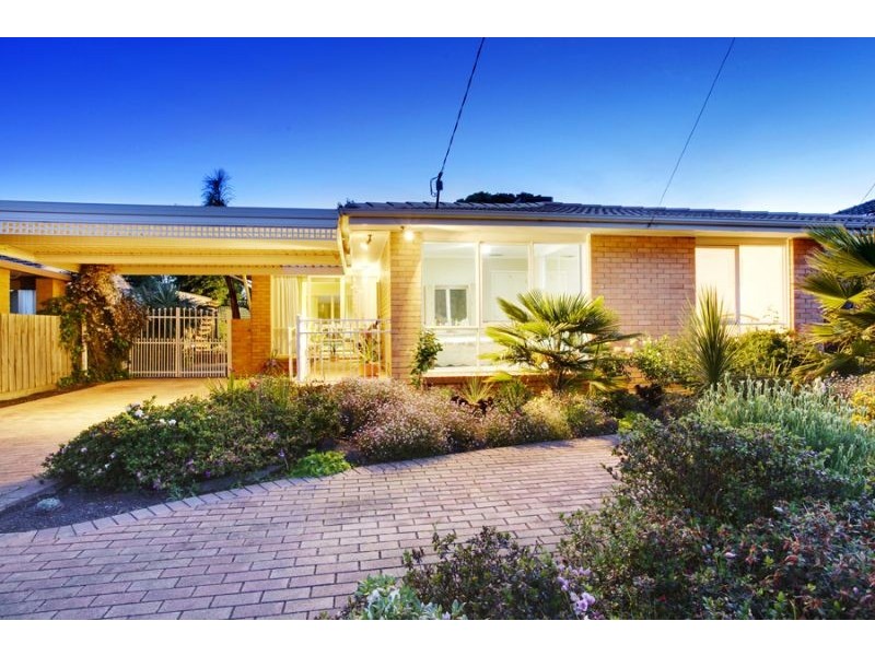8 Blackwood Drive, Wheelers Hill VIC 3150