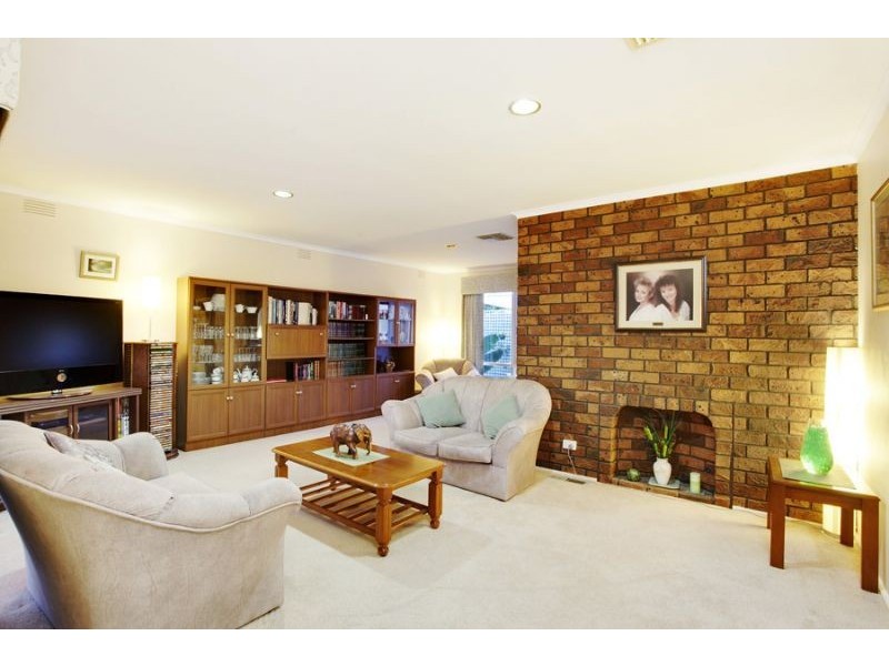 8 Blackwood Drive, Wheelers Hill VIC 3150