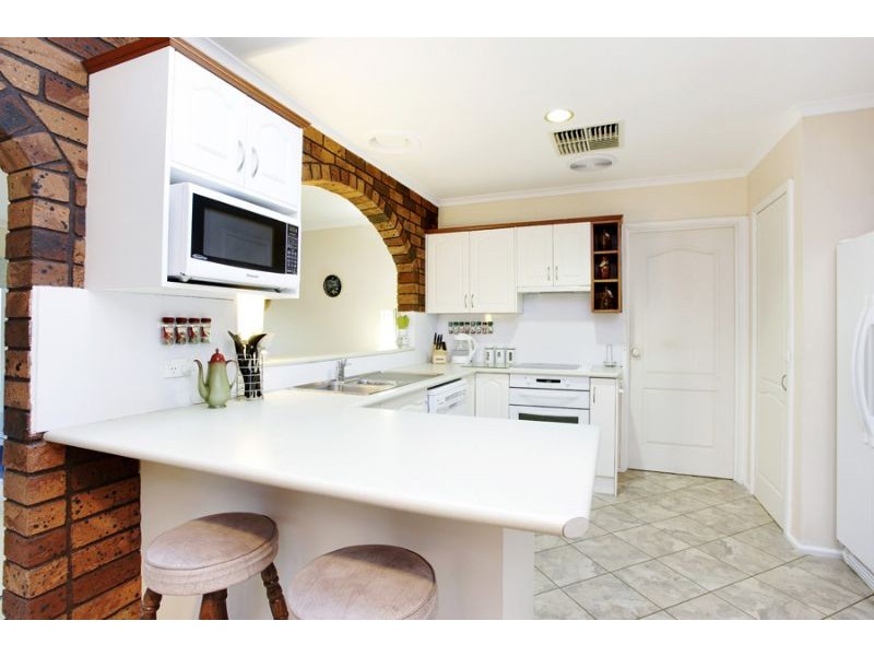 8 Blackwood Drive, Wheelers Hill VIC 3150