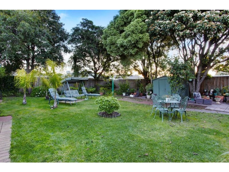 8 Blackwood Drive, Wheelers Hill VIC 3150