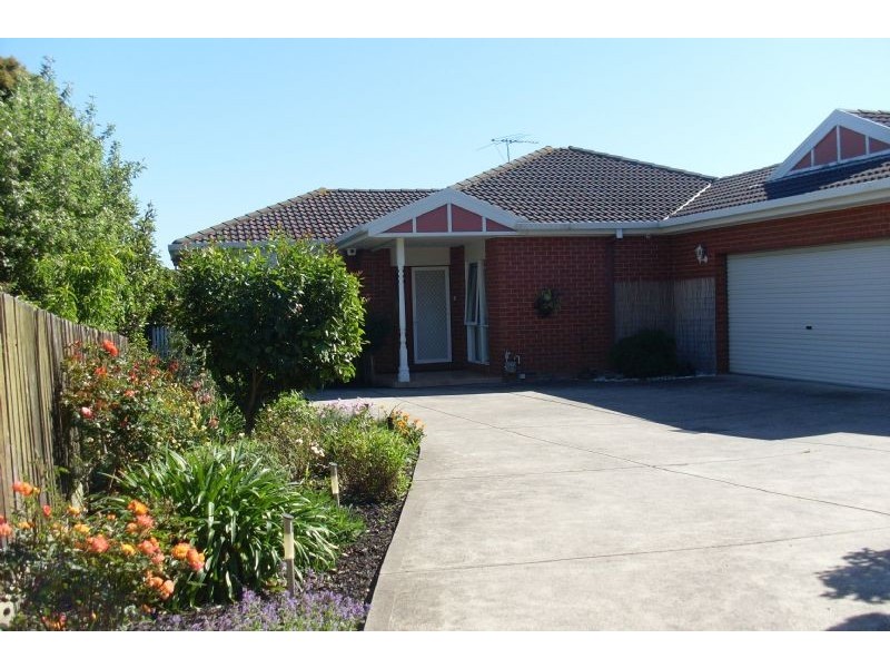 2/13 Moona Street, Burwood East VIC 3151