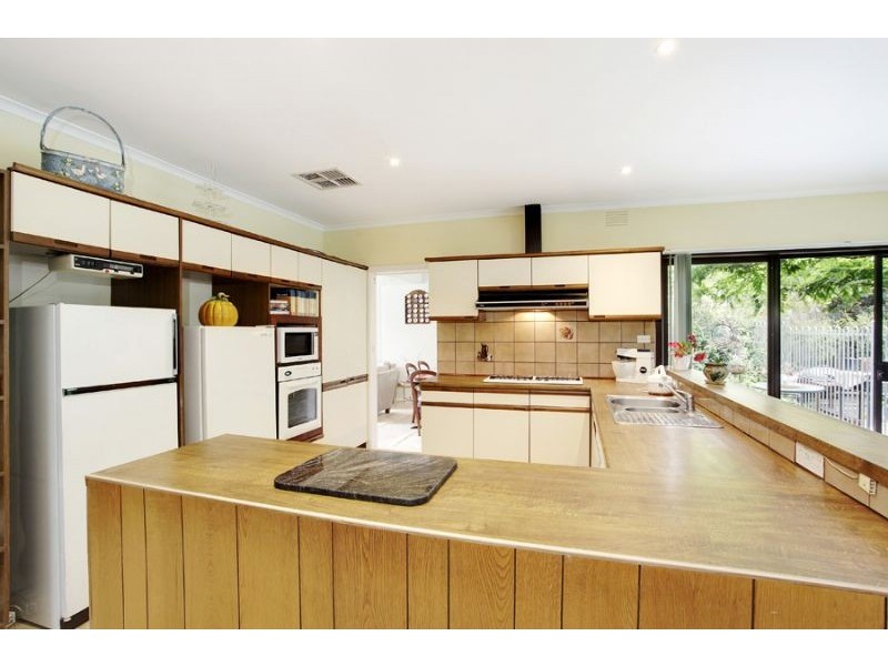 12 Greenways Road, Glen Waverley VIC 3150