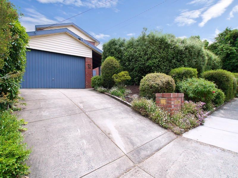 32 Cambrian Crescent, Wheelers Hill VIC 3150