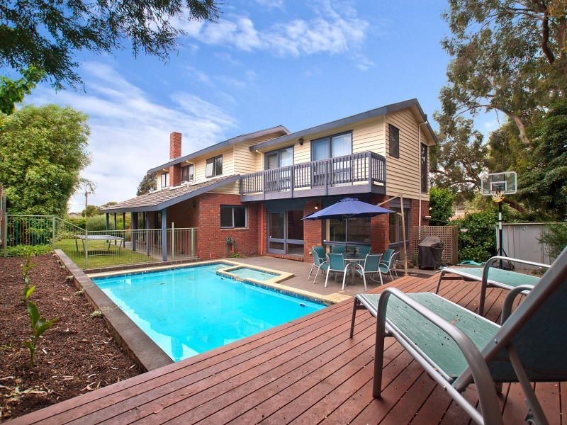 32 Cambrian Crescent, Wheelers Hill VIC 3150