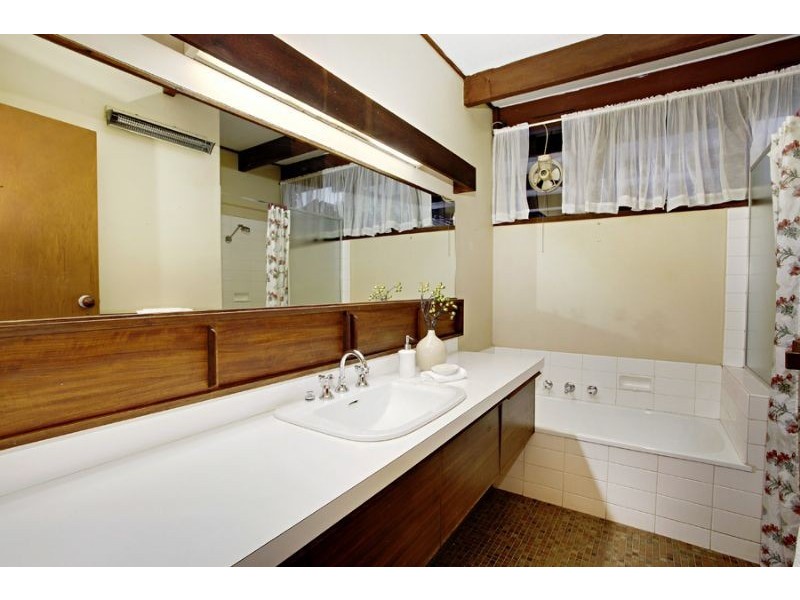 38 Glentower Drive, Glen Waverley VIC 3150