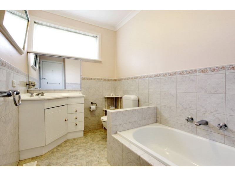 6 Cambridge Drive, Glen Waverley VIC 3150