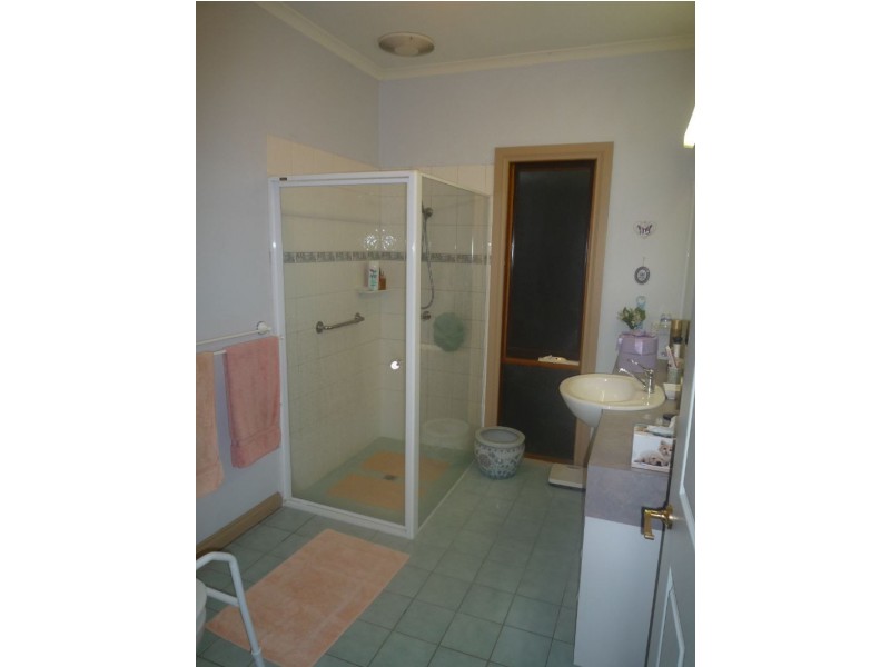 8A Jubilee Street, Mount Waverley VIC 3149