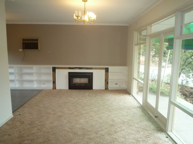 1 Fulton Crescent, Burwood VIC 3125