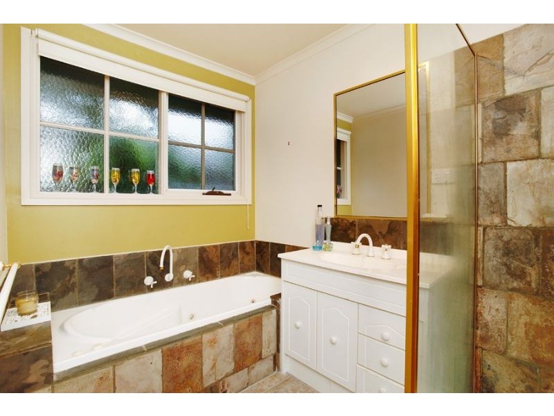 2/94 Blackburn Road, Glen Waverley VIC 3150