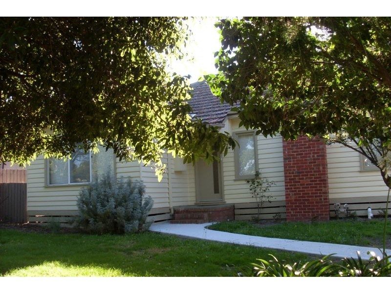 8 Edith Street, Glen Waverley VIC 3150
