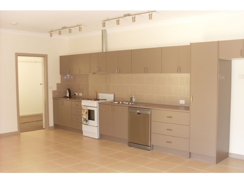 8 Edith Street, Glen Waverley VIC 3150