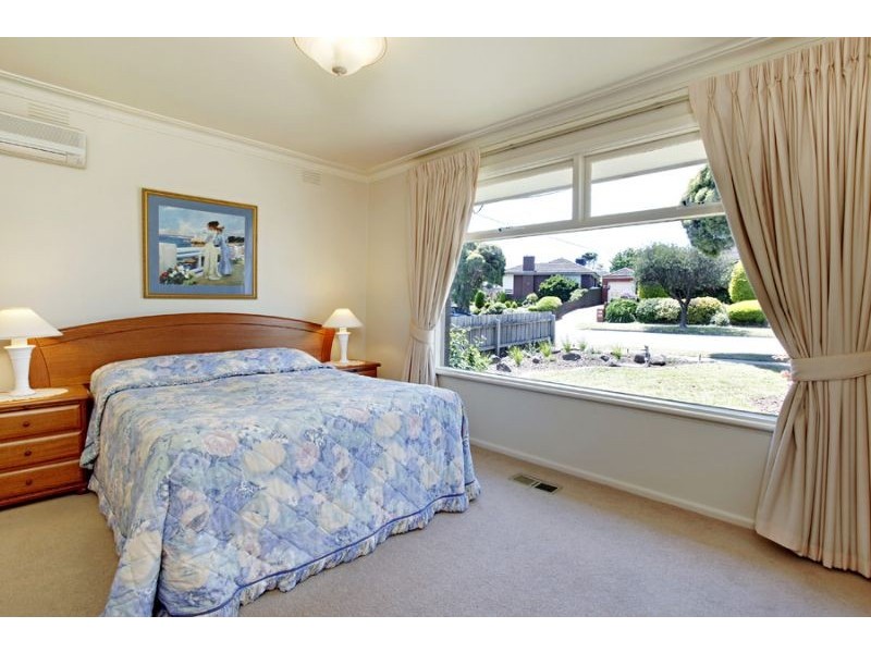 92 Whites lane, Glen Waverley VIC 3150