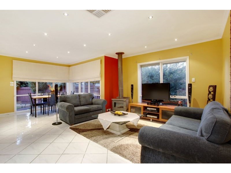 4 Loch Court, Glen Waverley VIC 3150