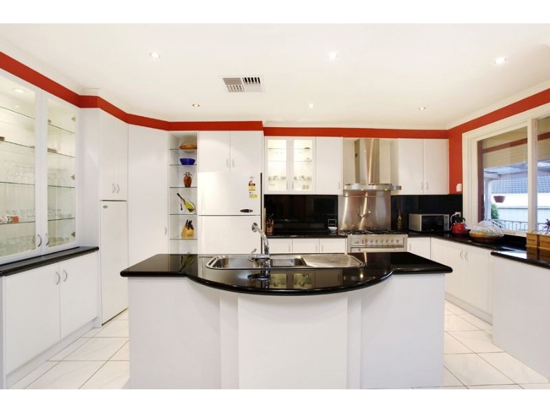 4 Loch Court, Glen Waverley VIC 3150