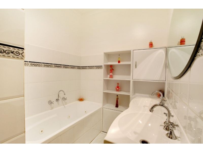 4 Loch Court, Glen Waverley VIC 3150