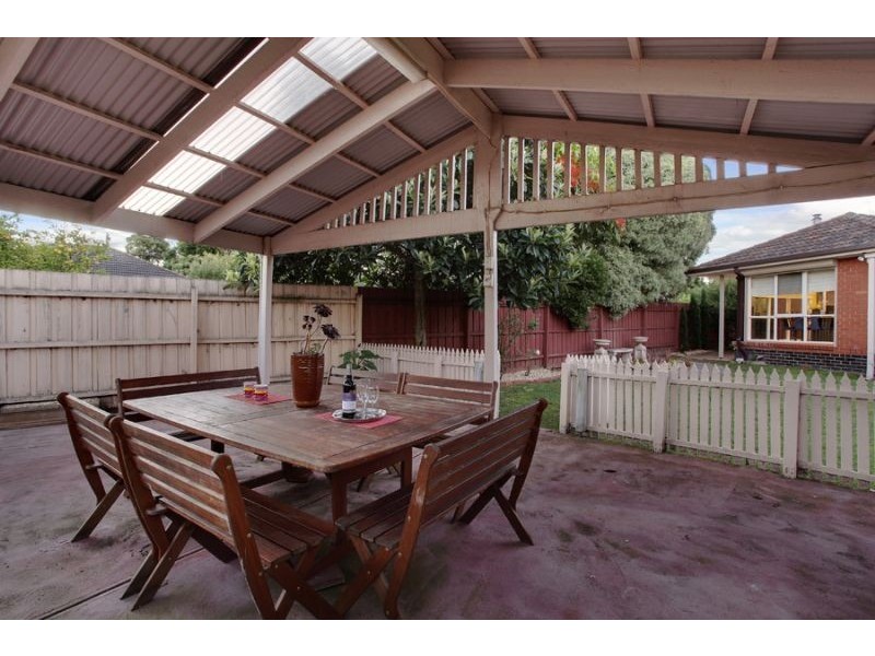 4 Loch Court, Glen Waverley VIC 3150