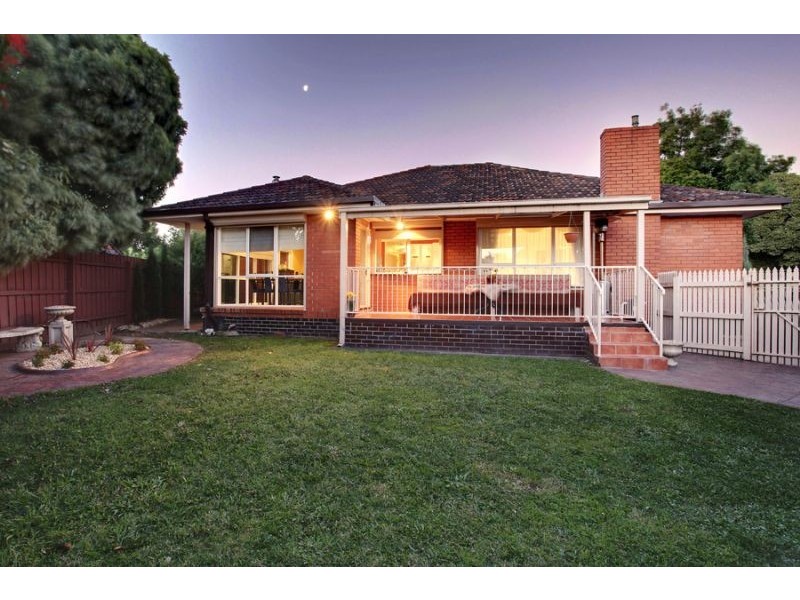4 Loch Court, Glen Waverley VIC 3150