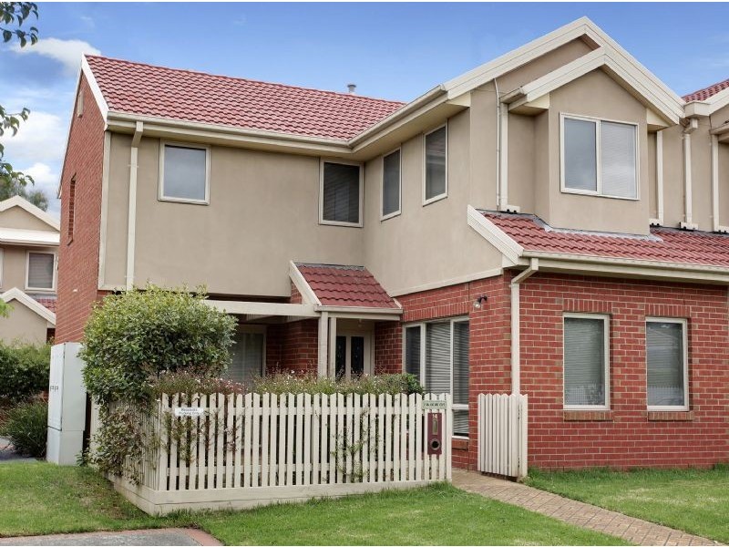 14/2 McKelvie Court, Glen Waverley VIC 3150