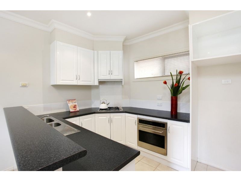 14/2 McKelvie Court, Glen Waverley VIC 3150