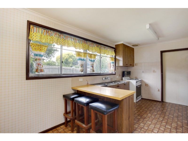 15 Ninevah Crescent, Wheelers Hill VIC 3150