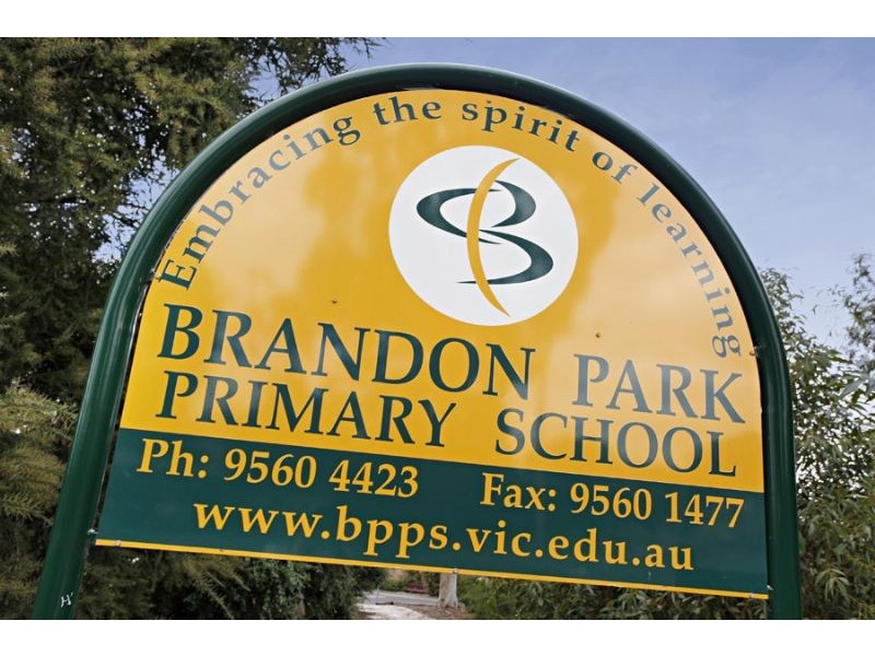 15 Ninevah Crescent, Wheelers Hill VIC 3150