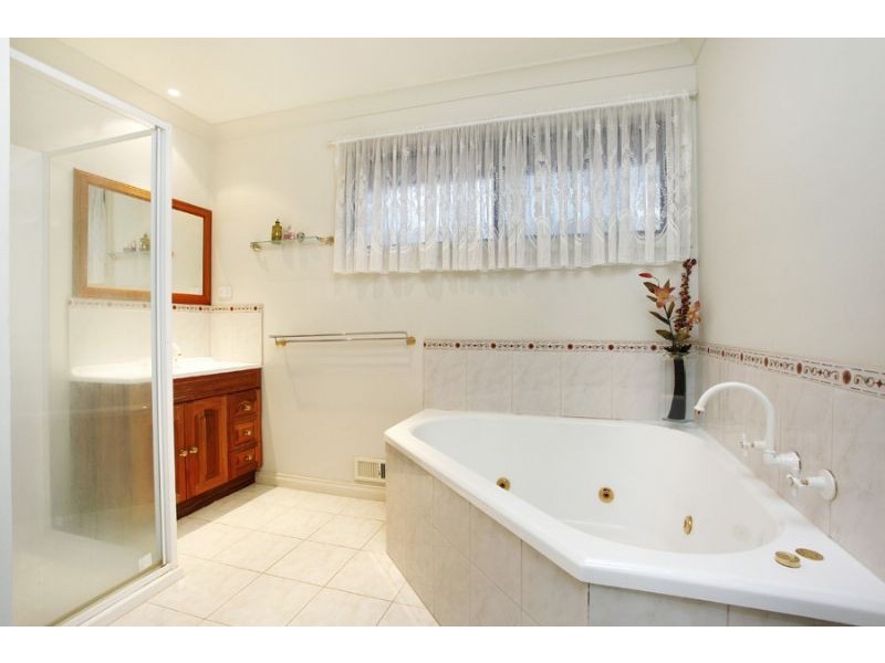 28 Seaview Crescent, Mulgrave VIC 3170