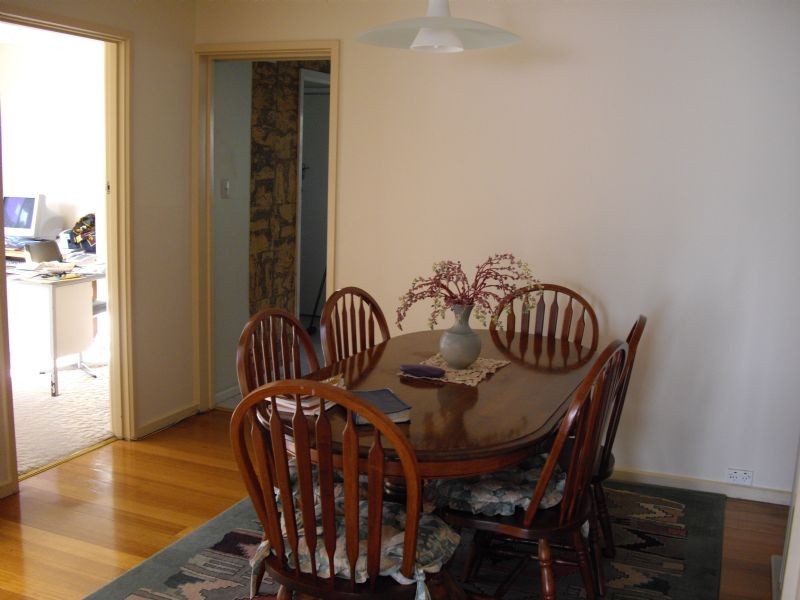 8 Glenwood Avenue, Glen Waverley VIC 3150