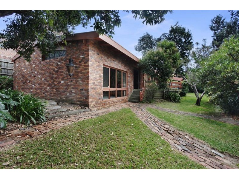 323 Gallaghers Road, Glen Waverley VIC 3150