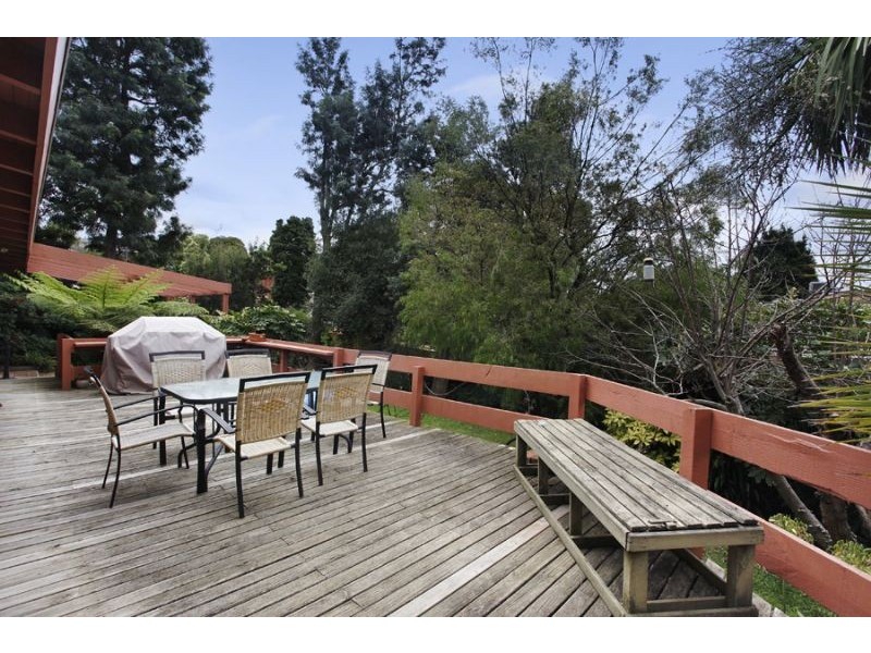 323 Gallaghers Road, Glen Waverley VIC 3150