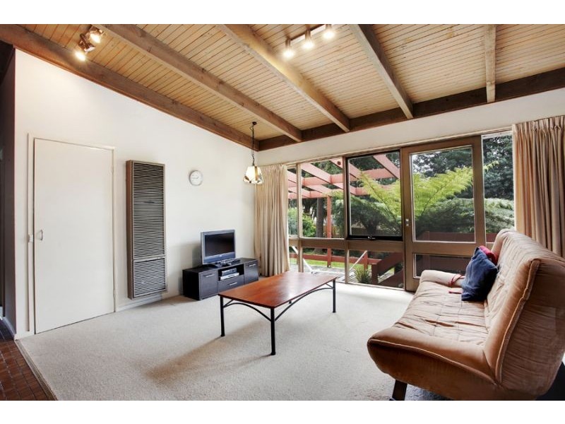 323 Gallaghers Road, Glen Waverley VIC 3150