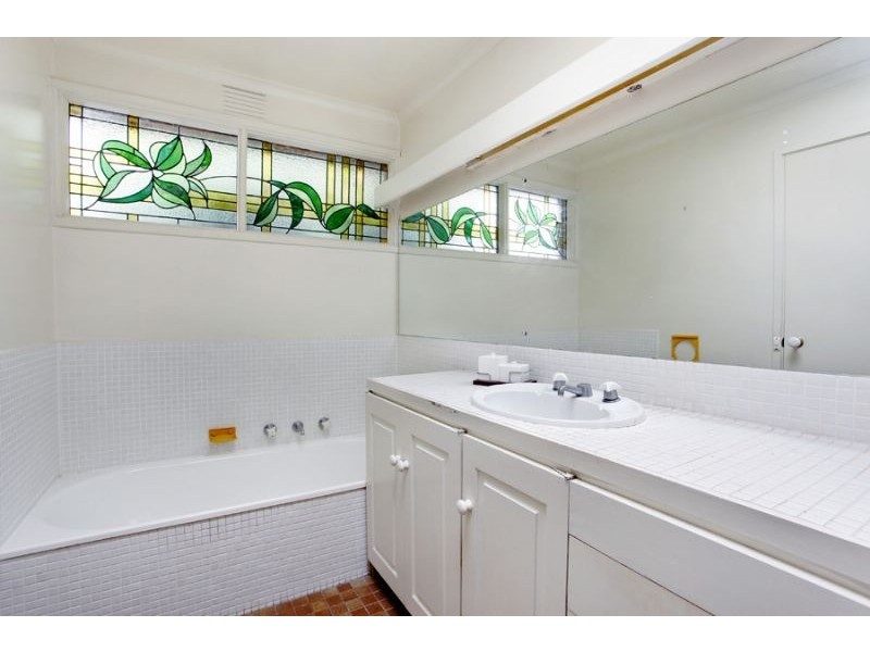 323 Gallaghers Road, Glen Waverley VIC 3150