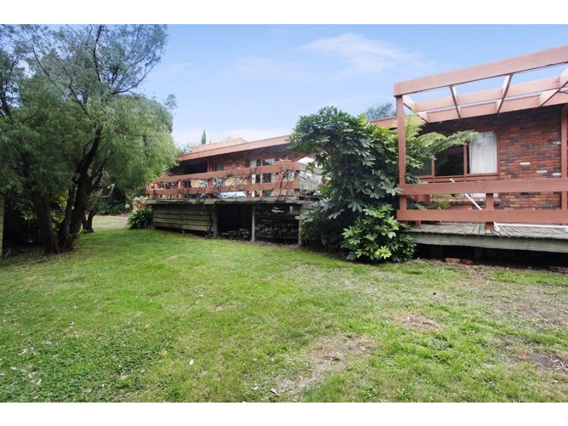 323 Gallaghers Road, Glen Waverley VIC 3150