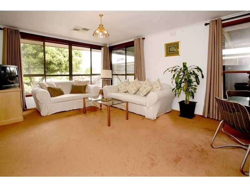 13 Whites Lane, Glen Waverley VIC 3150