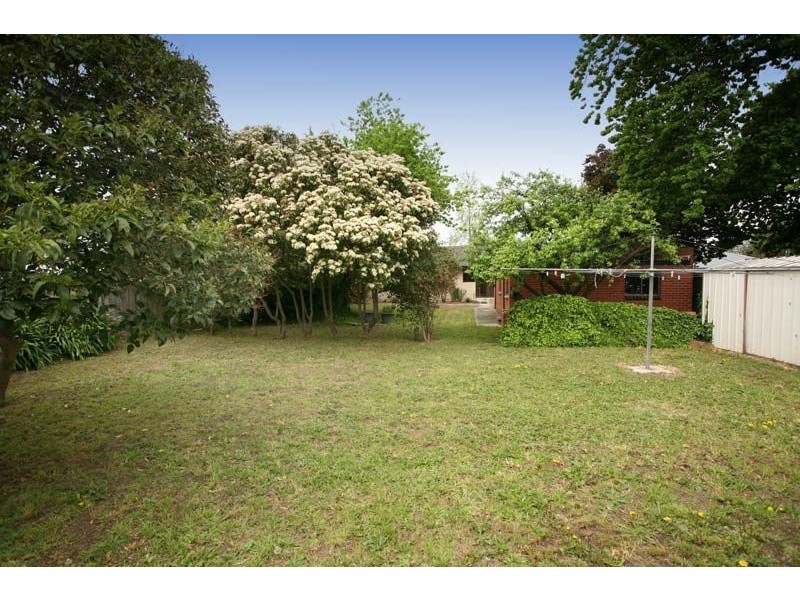 13 Whites Lane, Glen Waverley VIC 3150