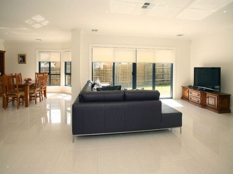 2/647 High Street Road, Glen Waverley VIC 3150