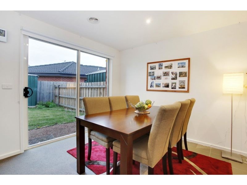 2/3 Saniky Street, Notting Hill VIC 3168