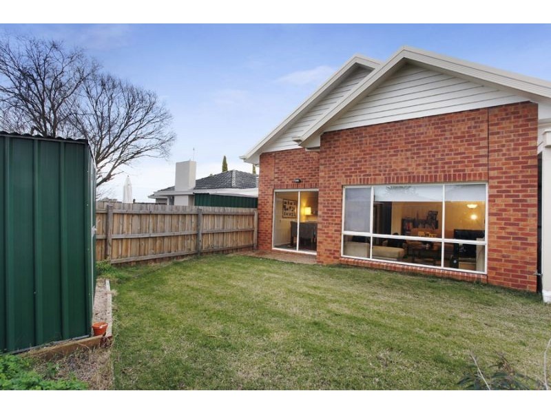 2/3 Saniky Street, Notting Hill VIC 3168
