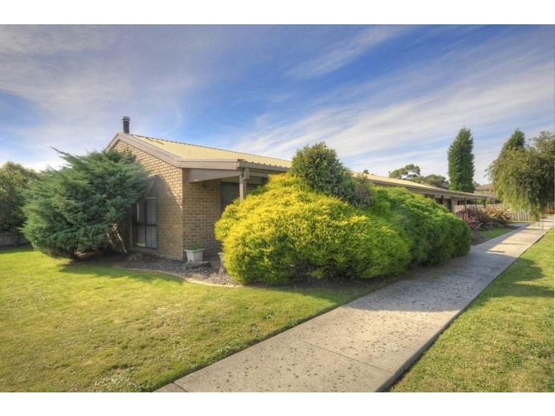 102 Wallace Road, Wantirna South VIC 3152