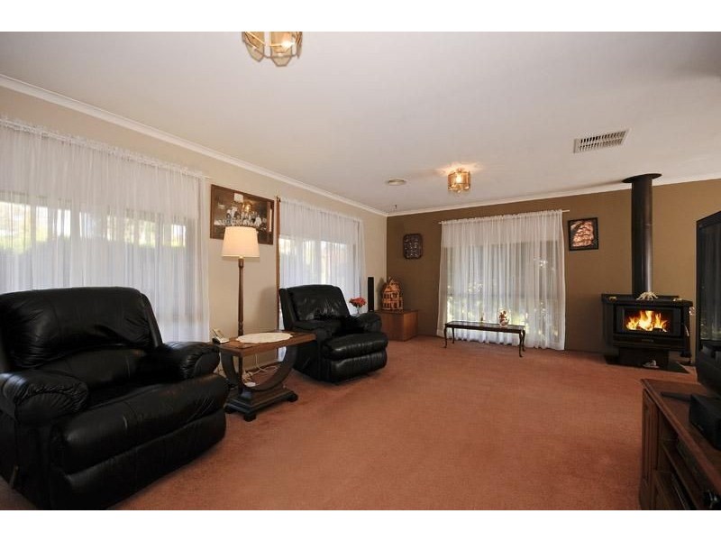 102 Wallace Road, Wantirna South VIC 3152