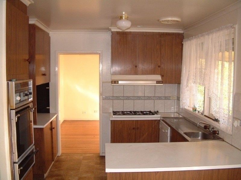 14 Leatherwood Crescent, Wheelers Hill VIC 3150