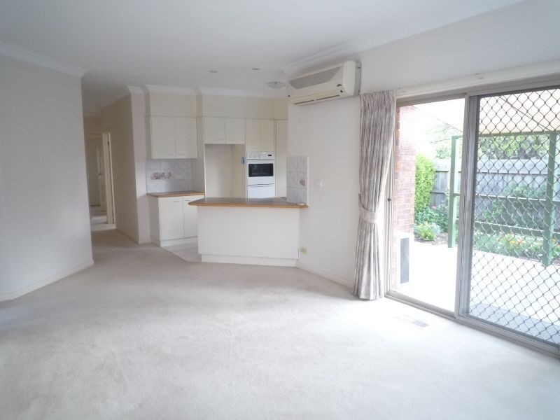 2/11 Lisbon Street, Glen Waverley VIC 3150