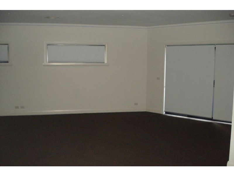 2/111 Tiverton Drive, Mulgrave VIC 3170
