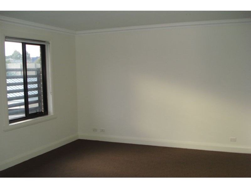 2/111 Tiverton Drive, Mulgrave VIC 3170