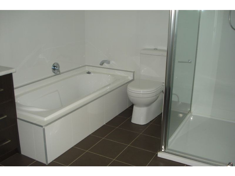 2/111 Tiverton Drive, Mulgrave VIC 3170
