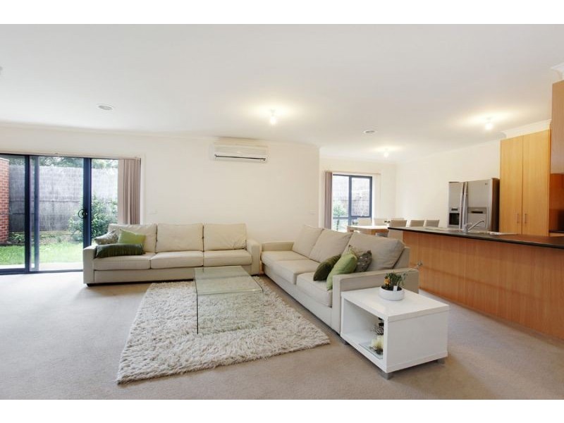 2/17 Avonhurst Drive, Glen Waverley VIC 3150