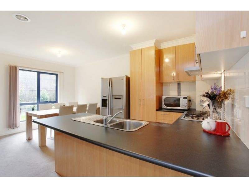 2/17 Avonhurst Drive, Glen Waverley VIC 3150