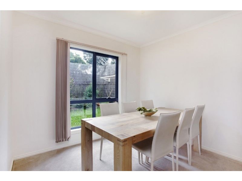 2/17 Avonhurst Drive, Glen Waverley VIC 3150