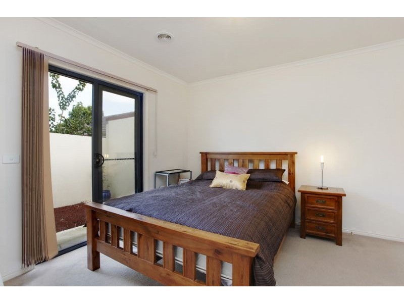 2/17 Avonhurst Drive, Glen Waverley VIC 3150