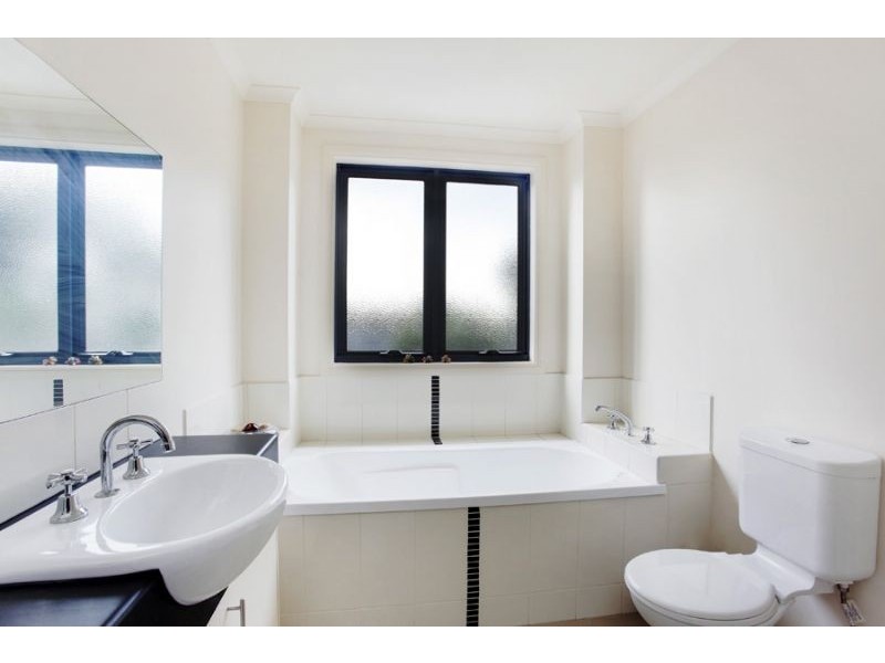 2/17 Avonhurst Drive, Glen Waverley VIC 3150