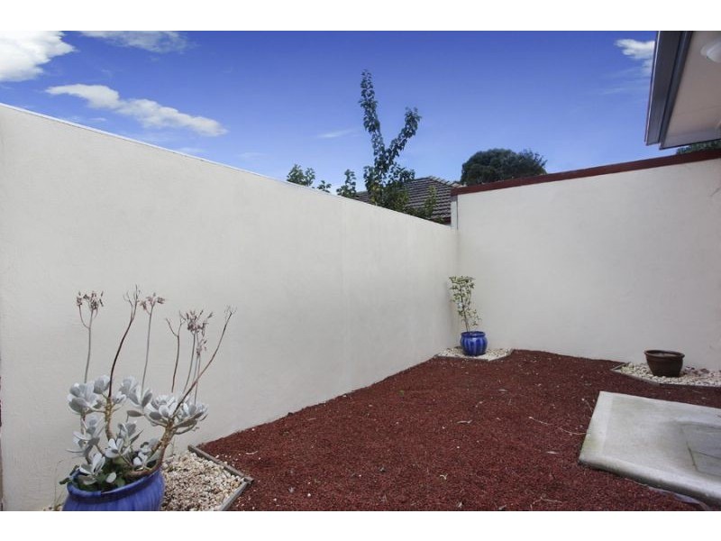 2/17 Avonhurst Drive, Glen Waverley VIC 3150